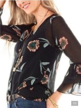 CABI La Di Da Blouse. Women’s Black Floral Button-Front Blouse. Size Med